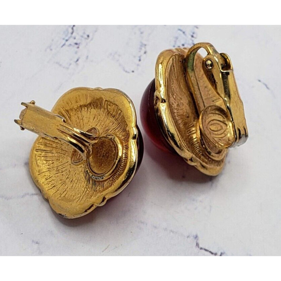 Flower Clip on Vintage Gold Tone Earrings with Red stone - Picture 2 of 5